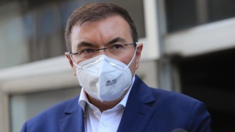 Студентите и гимназистите преминават към онлайн обучение