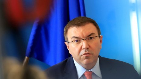 Здравният министър: За две седмици напред нямаме намерение да променяме мерките