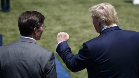 Еспър е уволнен, Пенс - в спонтанен отпуск, има ли хаос в екипа на Тръмп?