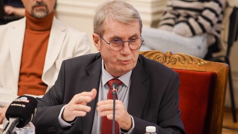 Хинков: Повече пари за спешните отделения и продължаване на важните проекти през 2024 г.