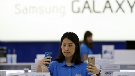 Samsung отчете понижение на печалбата за пръв път от три години