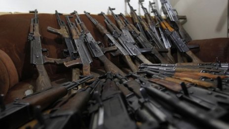 САЩ изоставиха десетки хиляди автомати АК-47 в Афганистан