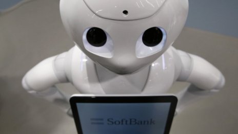 SoftBank ще продава хуманоиден робот в помощ на бизнеса