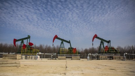 Петролът поскъпва заради възможността ОПЕК+ да отложи увеличението на добива*