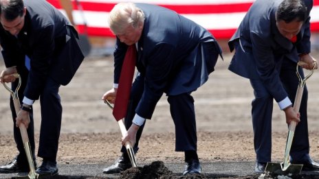 Колко петрол може да изкопае Доналд Тръмп до края на своя мандат?