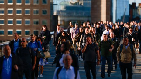 Мрачни данни за британския пазар на труда потопяват надеждите за лихвени намаления