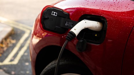 Застраховката на електромобил на Острова е два пъти по-скъпа от тази за обикновен модел