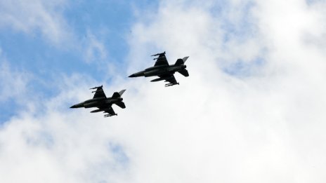 Липсата на ракети прави и F-16 безполезни, въздушните атаки мобилизират жителите на Киев*