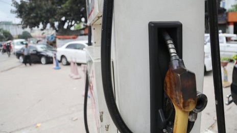 Петролът поевтинява. Но може би за кратко