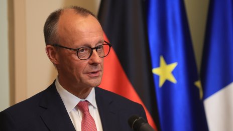 Германците губят търпение към неуверения си канцлер