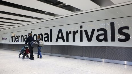 Въпреки обещанията на Сунак миграцията във Великобритания расте до рекордни нива