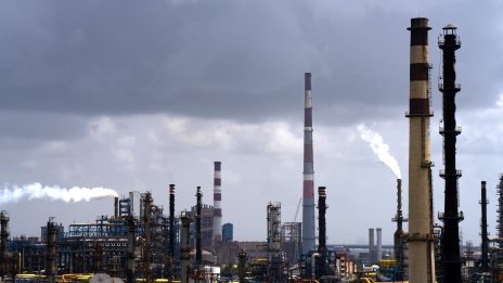 Петролът поскъпва, след като Тръмп заяви, че Индия ще спре да купува от Русия*