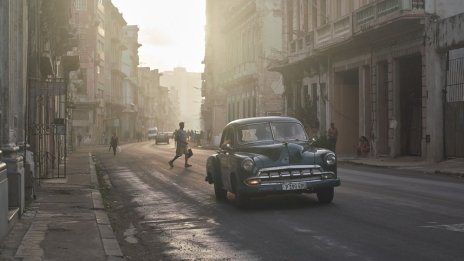 САЩ планират частично вдигане на петролната блокада за Куба