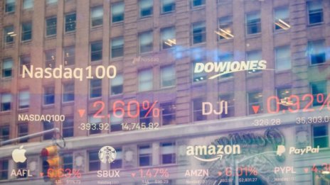 Dow губи над 200 пункта в началото на сесията в петък