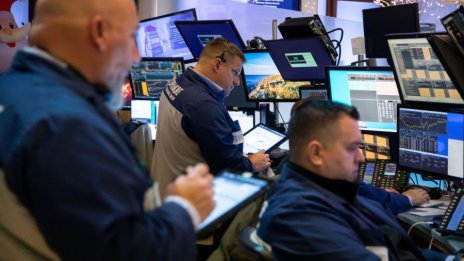Nasdaq навлезе в корекция заради противоречивите послания за войната в Иран