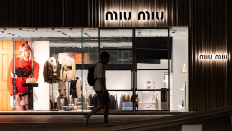 Продажбите на групата Prada се забавят въпреки силното представяне на Miu Miu