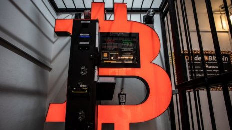 Цената на биткойна се насочва към прага от 20 хил. долара