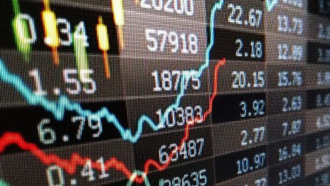 Макропъзелът на първото полугодие: Банки срещу машини