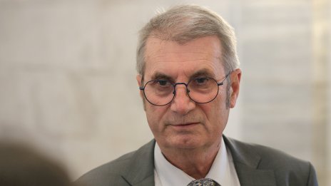 Хинков ще иска прекратяване на договора за наем на двата медицински хеликоптера