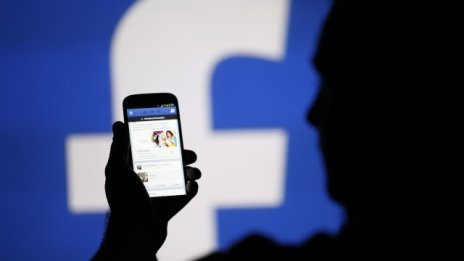 Политическото влияние на Facebook във фокуса на вниманието