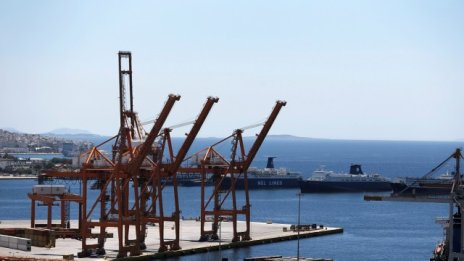 Сделката за продажбата на гръцкото пристанище Пирея удари на камък
