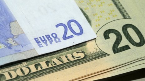 Еврото и доларът ще постигнат паритет до края на 2016 г.