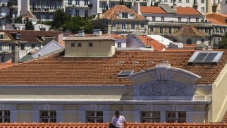 Португалия иска да преотдава имоти в Airbnb на хора с ниски доходи