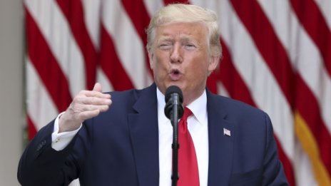 Тръмп може да проправи пътя си към преизбирането чрез харчене