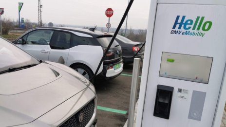 OMV снабдява част от бензиностанциите си у нас със зарядни станции 