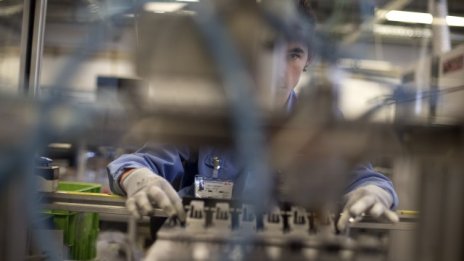 Активността в китайския производствен сектор се забавя до 4-месечно дъно