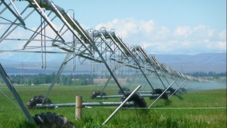 Правителството ще определя цените на водата за напояване