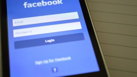 Facebook спира приложението си за новини Paper