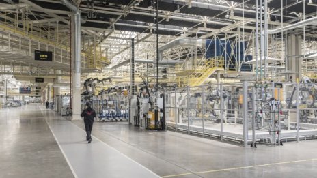 Промишлената активност в Китай нараства неочаквано през декември