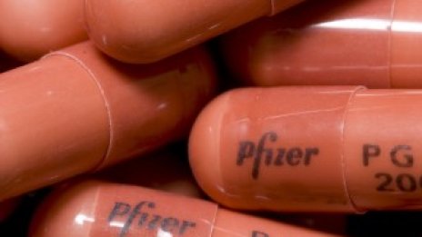 Великобритания одобри хапчето срещу COVID-19 на Pfizer