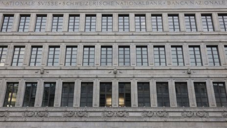 Швейцарската централна бана е похарчила по-малко пари, за да отслаби франка