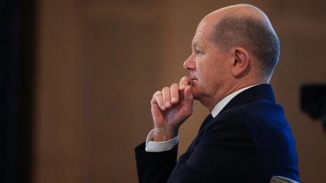 Шолц: Германия няма да позволи бежанската криза да излезе извън контрол