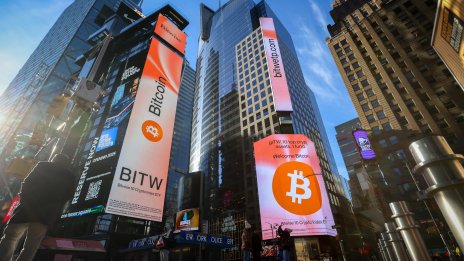 Биткойн трезорите са се разделили с 62 млрд. долара в пореден удар за криптосектора