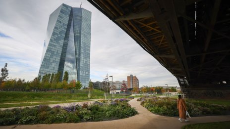 ЕЦБ повиши прогнозите си за базисната инфлация в еврозоната