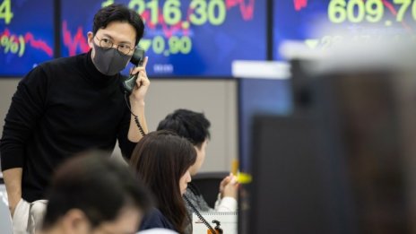 Азиатските пазари изпратиха седмицата на червено след спад в цената на CNOOC