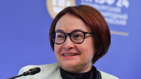 Елвира Набиулина има сигурно място начело на Руската централна банка въпреки атаките
