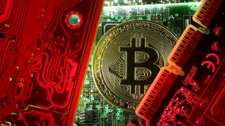 Биткойнът загуби една трета от стойността си за седем дни