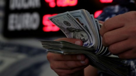 Ръстът на заплатите в света е стигнал най-бавния си темп от 2008 г.