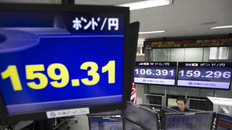 Азиатските акции паднаха до двугодишно дъно в понеделник