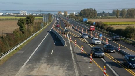 Трудностите в строителния отрасъл свиват приходите на "Трейс" с близо 8% до юни