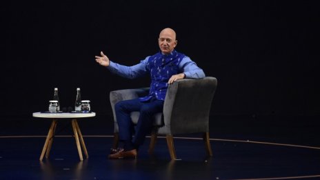 Amazon обеща на Индия инвестиции за 1 млрд. долара