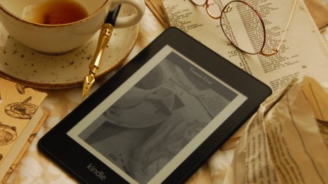 Защо по-възрастните потребители са фенове на Kindle, а по-младите - не?