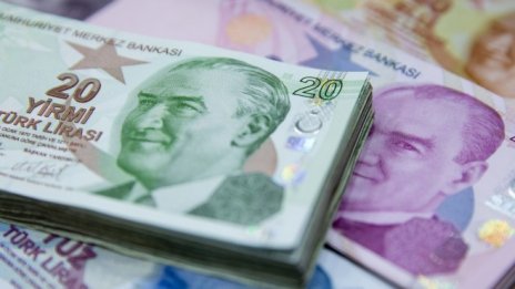 Напрежението между Турция и САЩ обезцени турската лира до рекордно ниско ниво