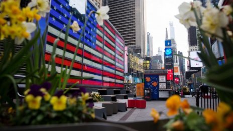 Блумбърг ще ръководи проект за „проследяваща армия“ на заразените в Ню Йорк