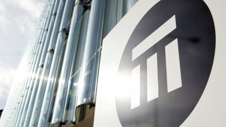 Големи щети свиват печалбата на презастрахователя Swiss Re