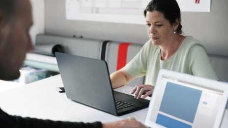 България е на първо място по дял на работещи жени в технологичния сектор